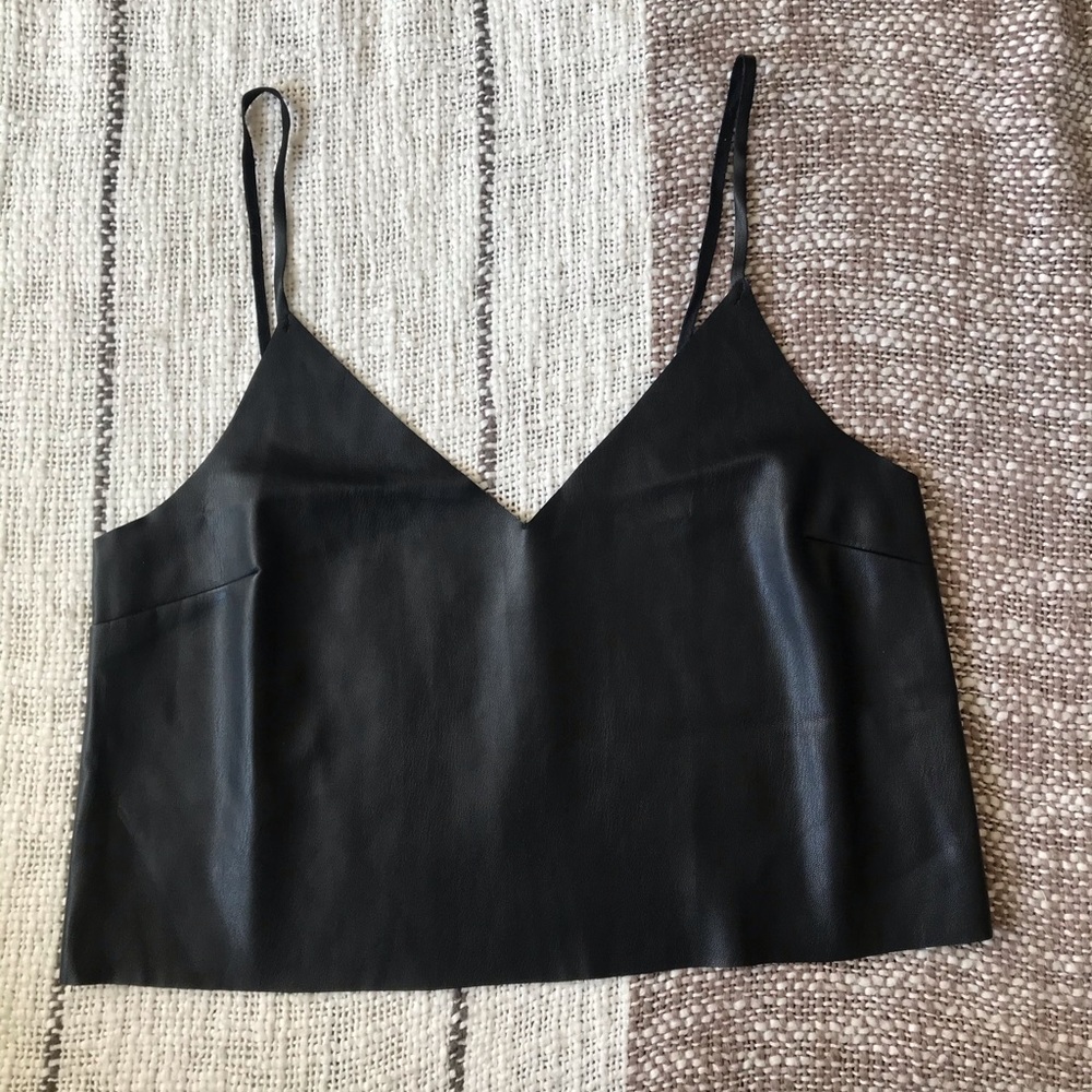 Kendall & Kylie cropped tank